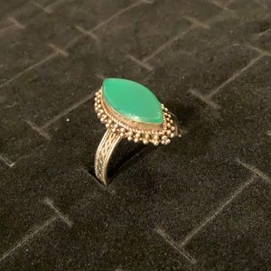 Green semi precious stone & silver ring. Size 8